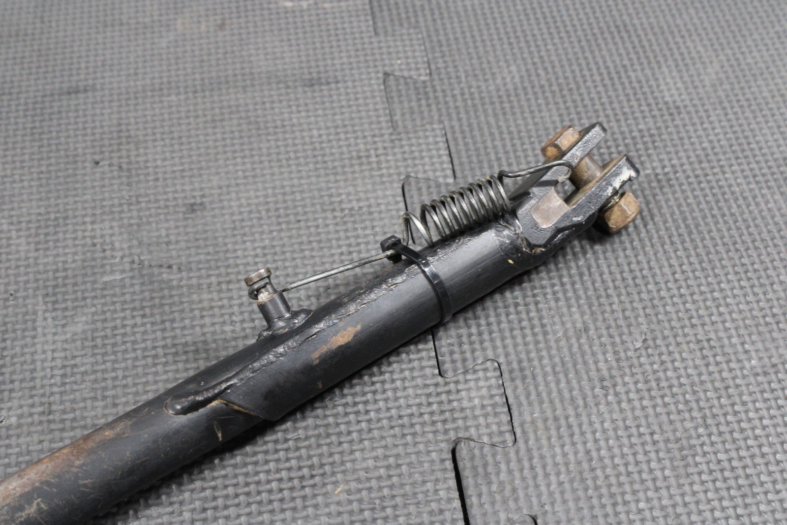 2000 SUZUKI 00 - 04 DRZ400 00 - 07 DRZ400E OEM KICKSTAND SIDE KICK STAND 42310 - 44E10 - hggarage