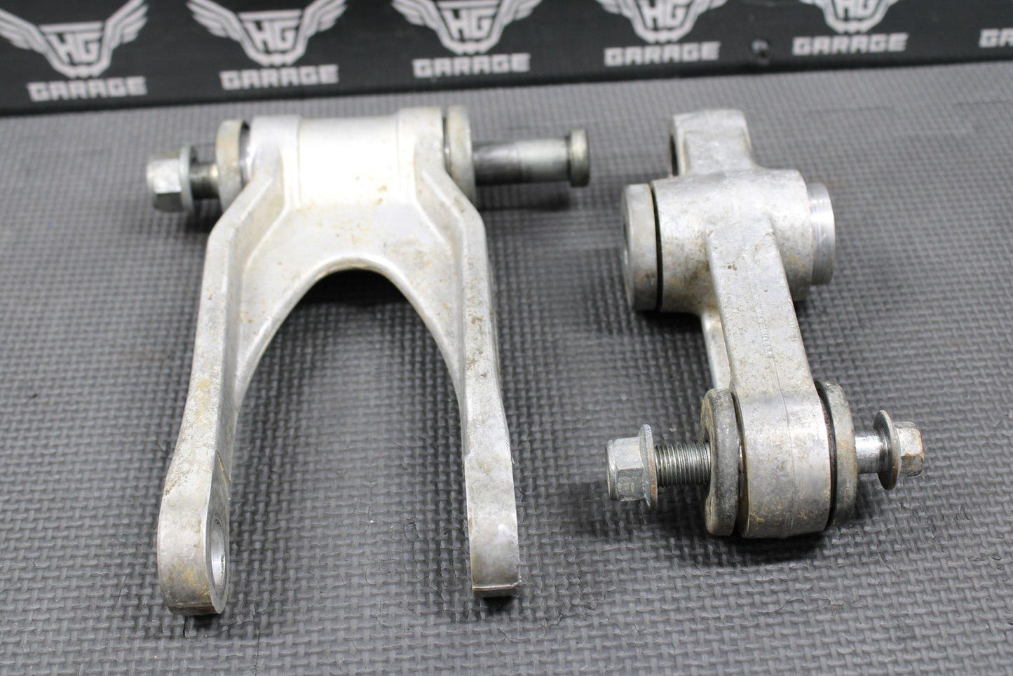 1994 SUZUKI 93 - 95 RM125 93 - 95 RM250 OEM REAR SHOCK LINKAGE LINKS 62600 - 28810 - hggarage