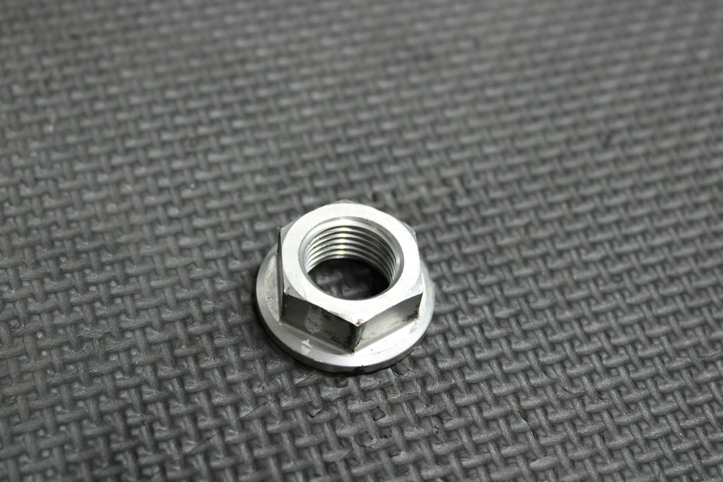 2004 HONDA CRF250R CRF450R OEM FRONT WHEEL RIM AXLE PIVOT BOLT 44301 - MEN - 000 - hggarage