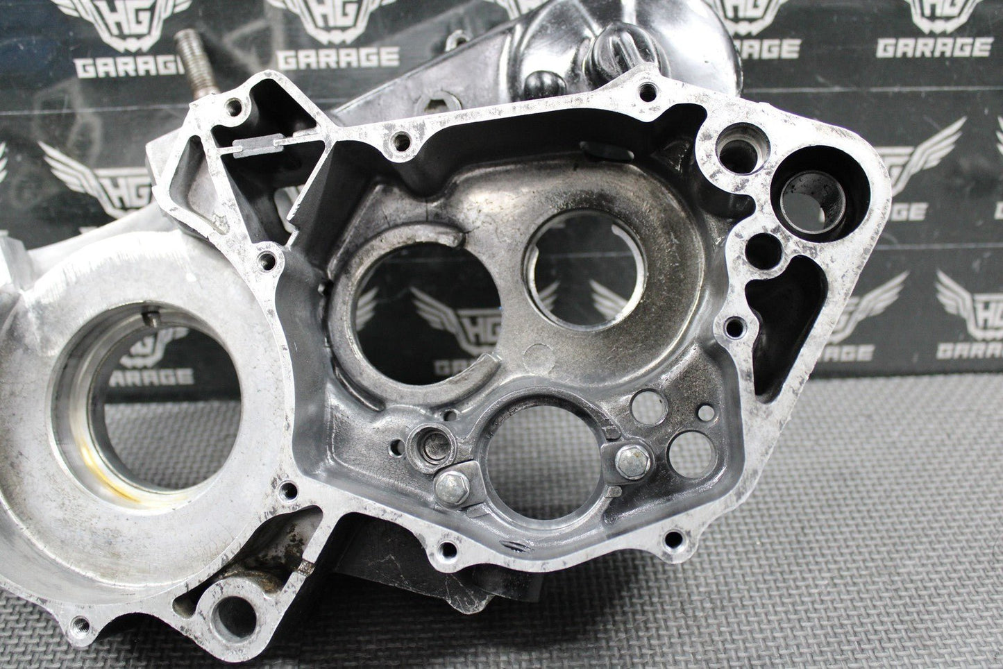 1988 HONDA CR250R OEM RIGHT ENGINE MOTOR CRANKCASE CRANK CASE 111A0 - KS7 - 830 NICE - hggarage