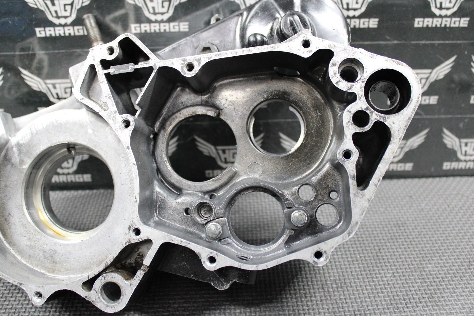 1988 HONDA CR250R OEM RIGHT ENGINE MOTOR CRANKCASE CRANK CASE 111A0 - KS7 - 830 NICE - hggarage