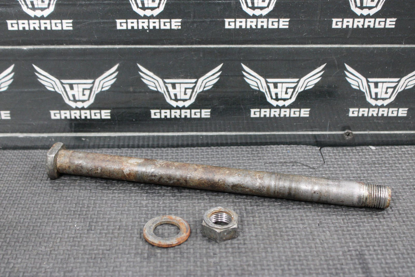 1996 SUZUKI RM250 OEM REAR BACK SWINGARM BOLT SUSPENSION PIVOT AXLE 61211 - 28C00 - hggarage