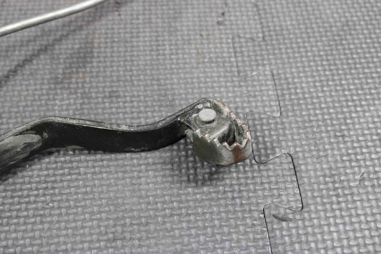 2000 YAMAHA TTR125 TR125L OEM RIGHT REARSET BRAKE FOOT PEDAL 5HP - 27200 - 00 - 00 - hggarage
