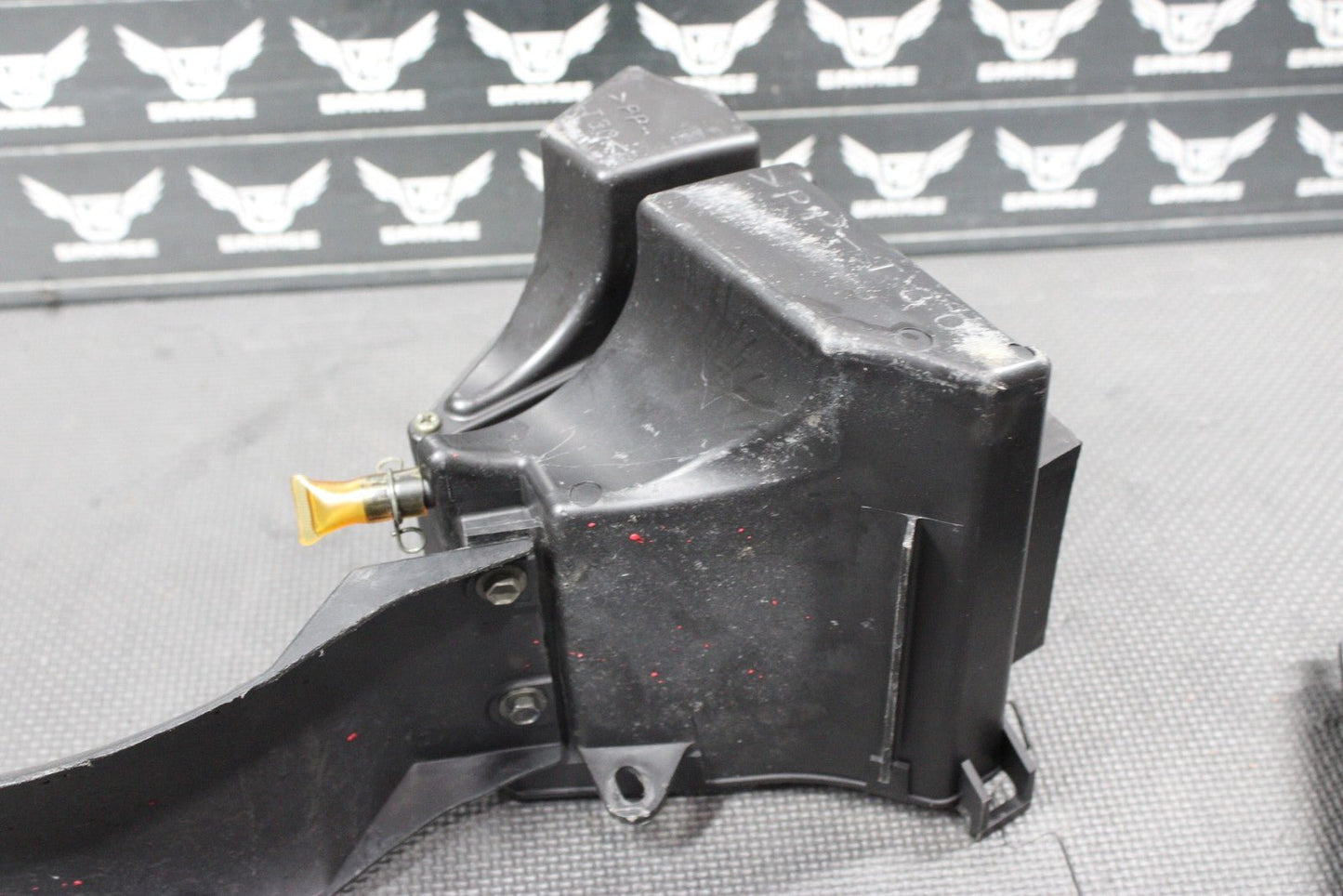 2000 YAMAHA TTR125L 00 - 03 OEM AIRBOX INTAKE AIR CLEANER CASE 5HP - 14411 - 01 - 00 - hggarage