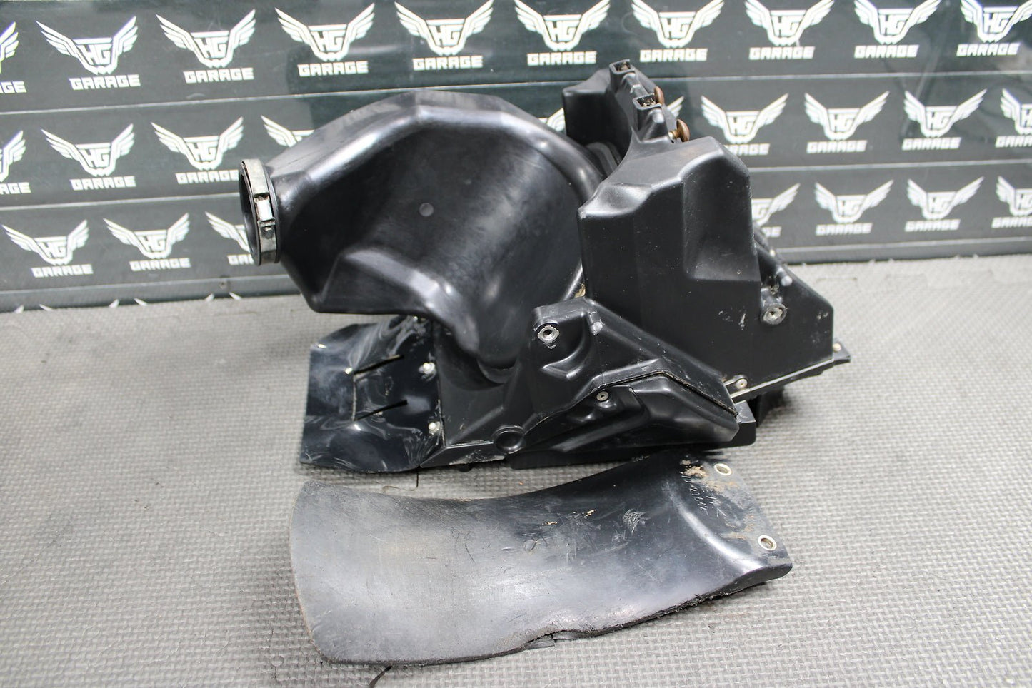 2018 YAMAHA YZ65 OEM AIRBOX AIR CLEANER FILTER BOX INTAKE BOOT BR8 - 14401 - 00 - 00 - hggarage