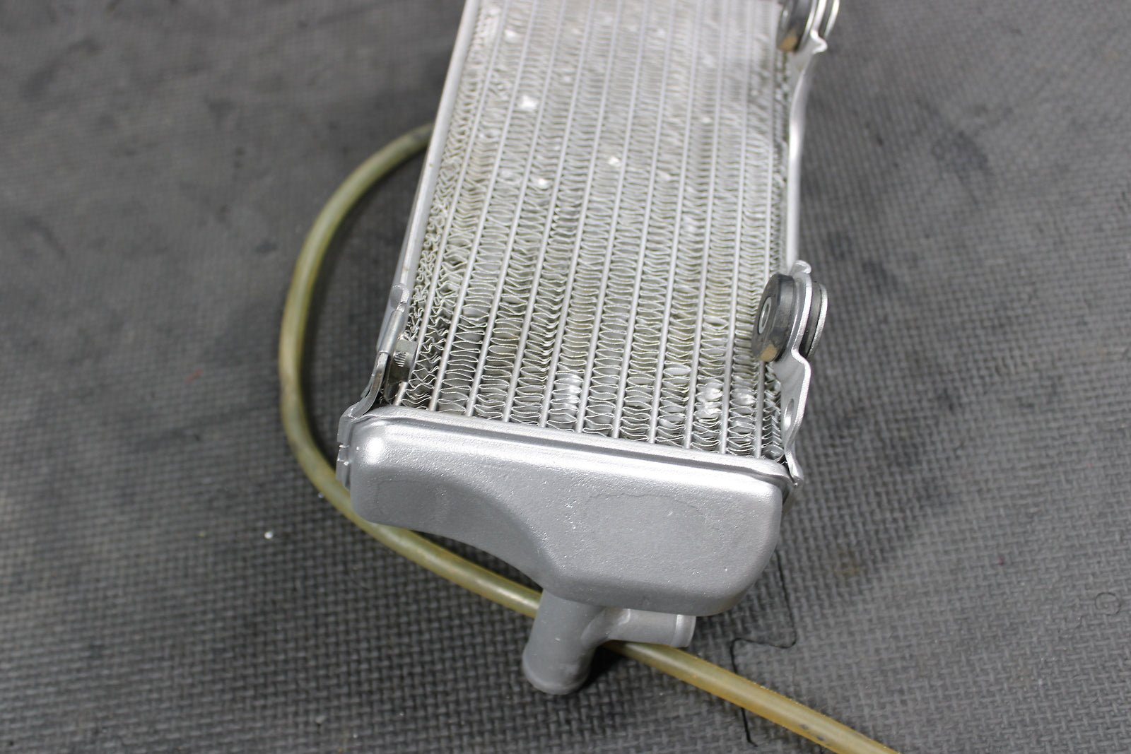 2008 SUZUKI RMZ250 OEM RIGHT ENGINE MOTOR COOLING COOLER RADIATOR 17710 - 10H00 - hggarage