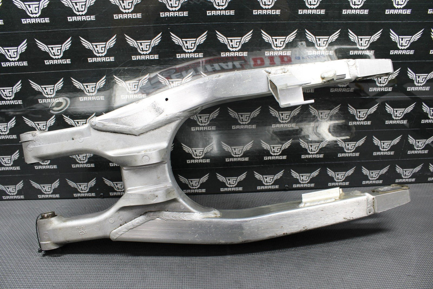 2005 HONDA CRF450R OEM SWINGARM SWING ARM REAR SUSPENSION 52200 - MEN - 710 - hggarage