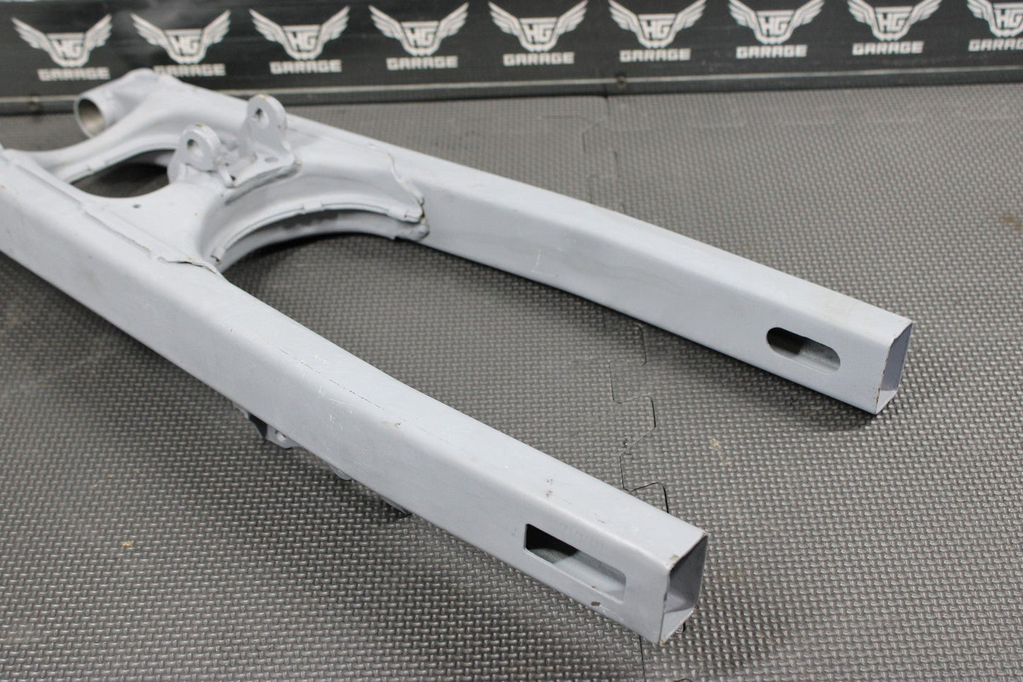 1991 88 - 91 HONDA CR80R OEM SWINGARM SWING ARM SUSPENSION 52000 - GS2 - 405 - hggarage