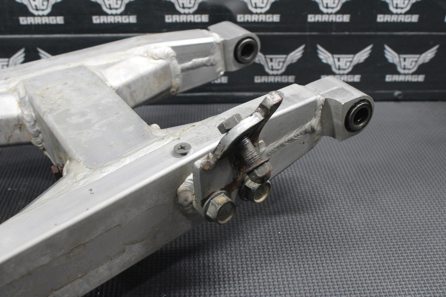 1986 KAWASAKI KDX200 OEM REAR SWINGARM SWING ARM SUSPENSION 33001 - 1259 - hggarage