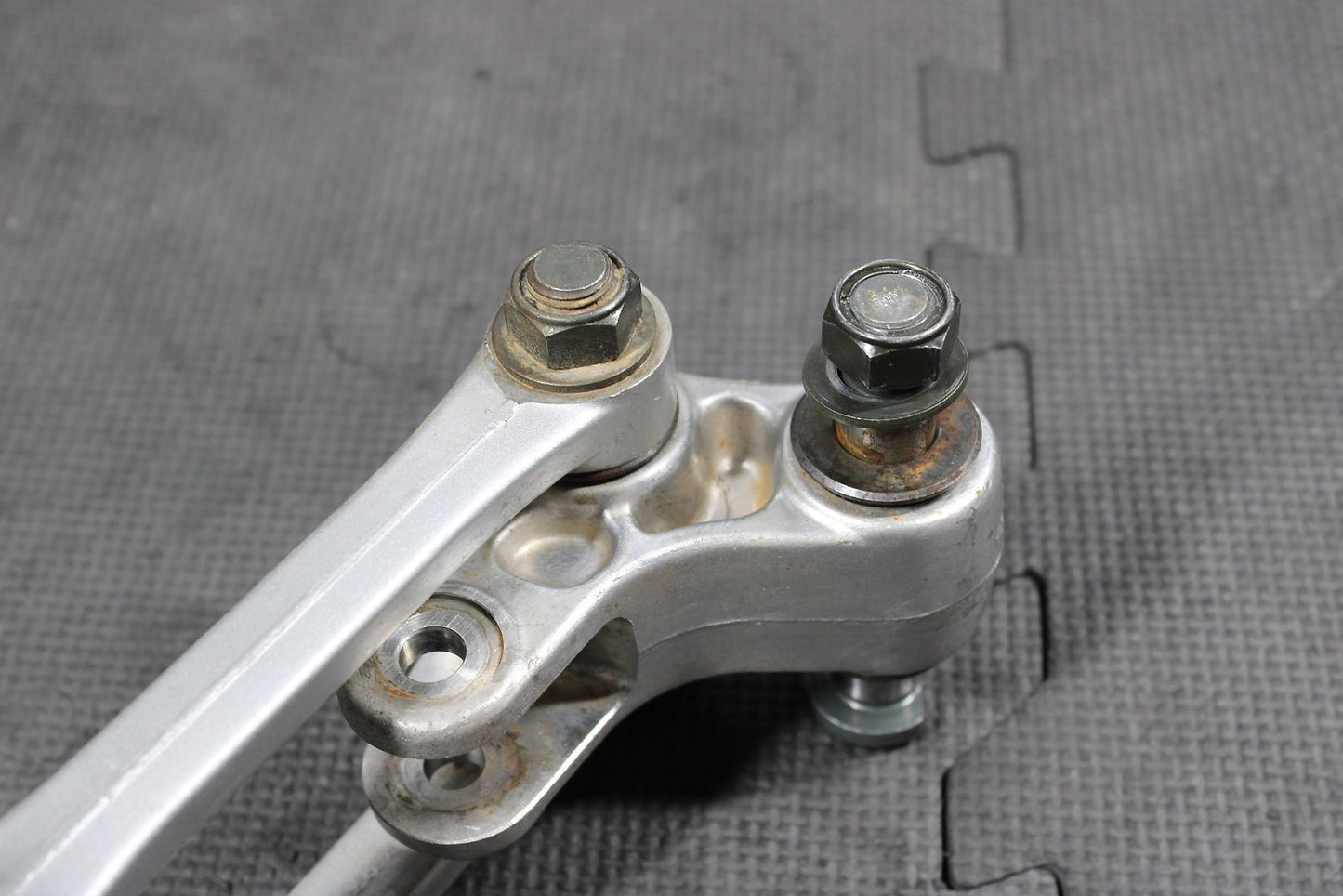 2002 YAMAHA YZ426F OEM REAR SHOCK LINKAGE LINKS 5NY - 2217A - 00 - 00 5NY - 2217F - 00 - 0 - hggarage