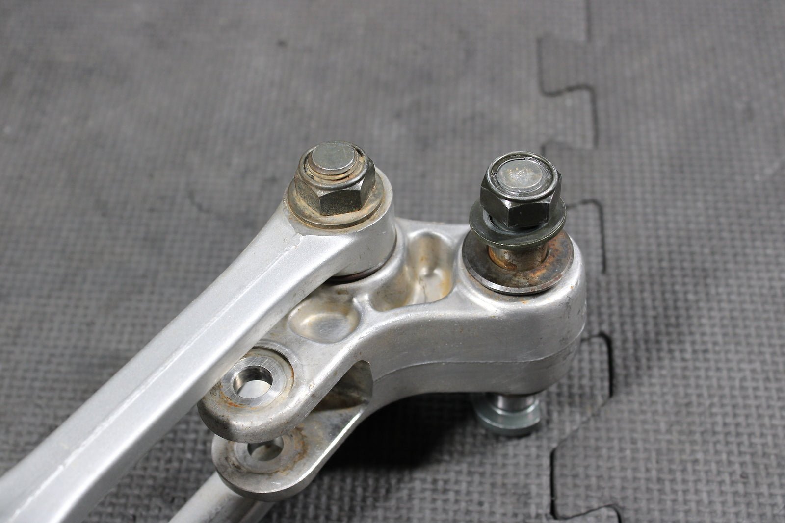 2002 YAMAHA YZ426F OEM REAR SHOCK LINKAGE LINKS 5NY - 2217A - 00 - 00 5NY - 2217F - 00 - 0 - hggarage