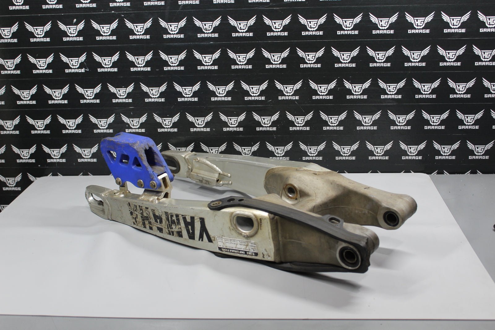 2004 Yamaha YZ450F OEM Swingarm Swing Arm Suspension 5UN - 22110 - 00 - 00 - hggarage