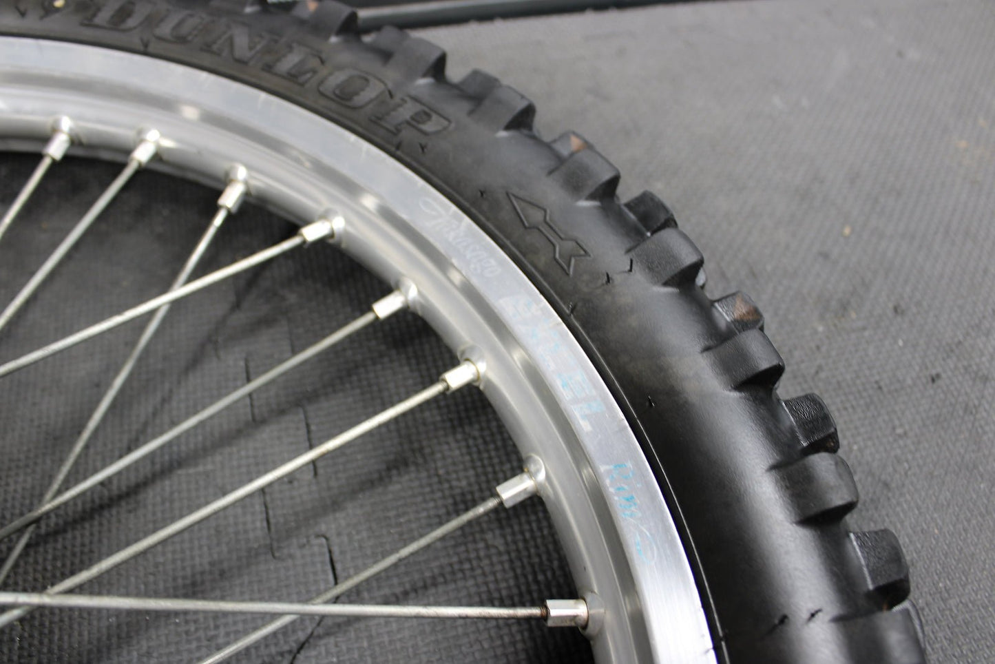 2006 YAMAHA YZ450F OEM EXCEL FRONT WHEEL RIM HUB TIRE 21" 5NY - 25111 - 00 - 00 - hggarage