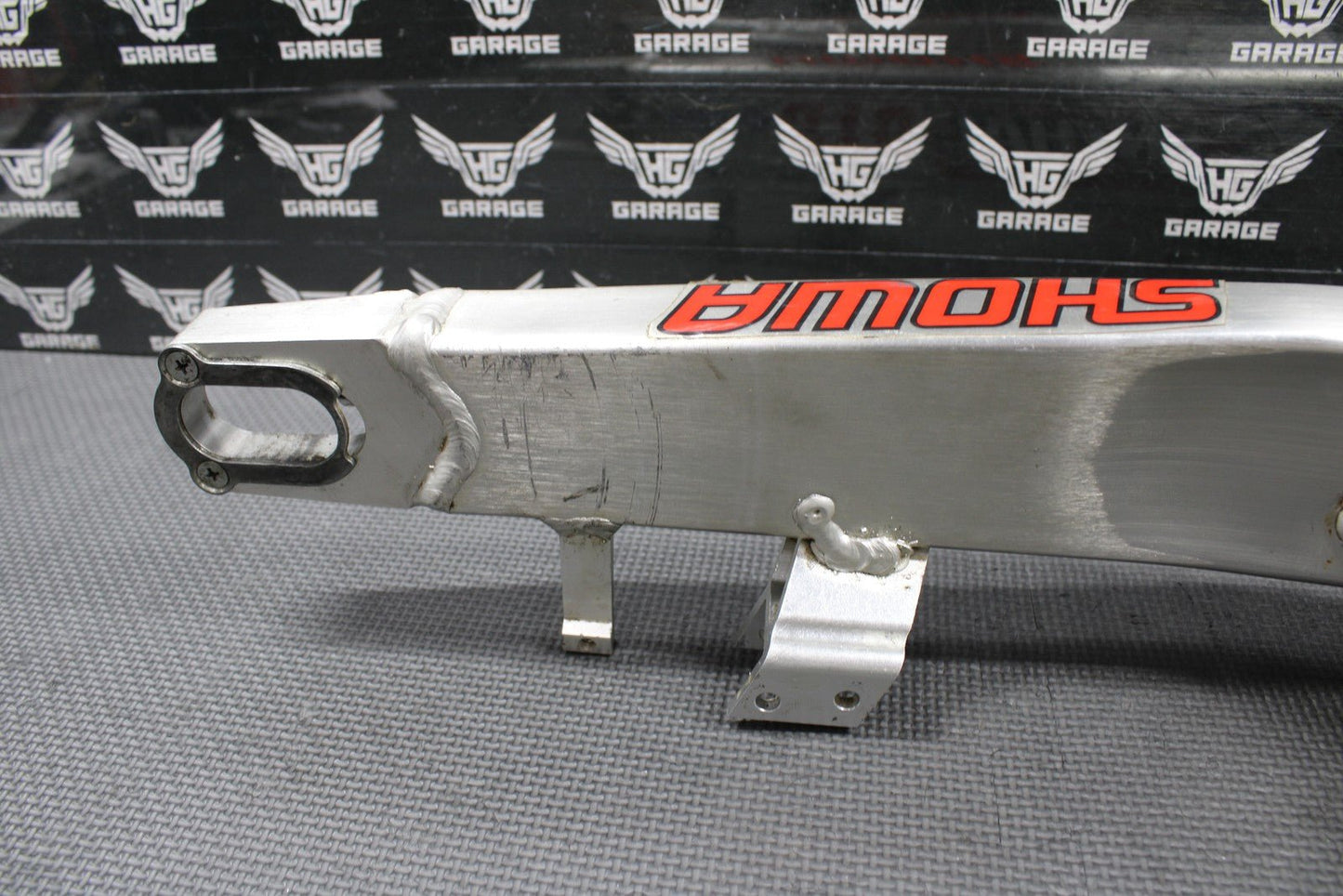 2005 HONDA CRF450R OEM SWINGARM SWING ARM REAR SUSPENSION 52200 - MEN - 710 - hggarage