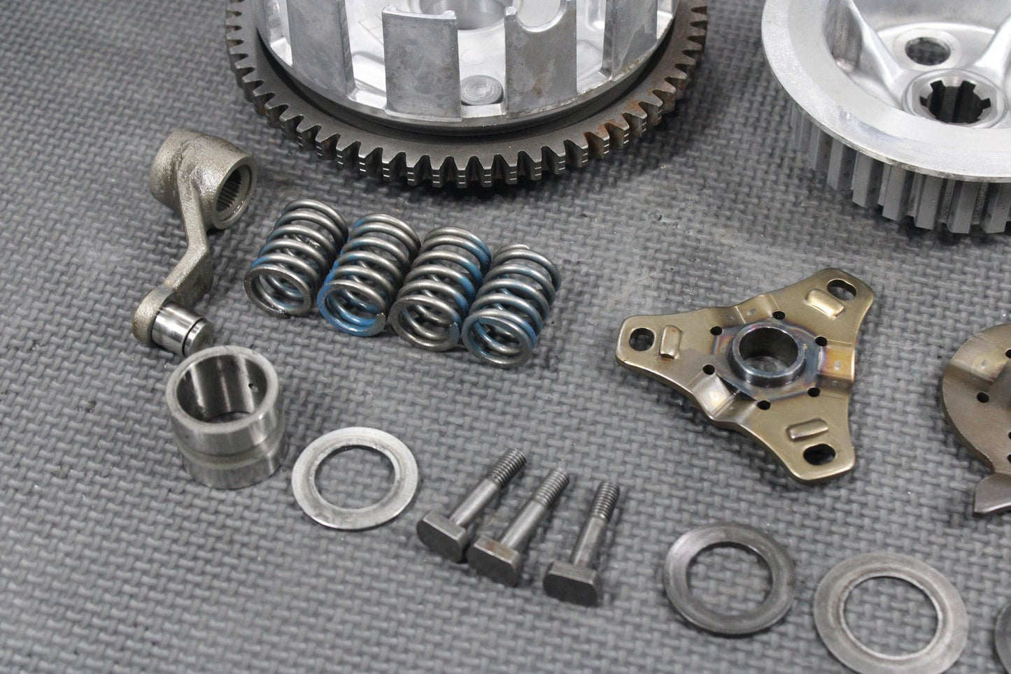 2004 SUZUKI LTZ250 OEM COMPLETE CLUTCH BASKET INNER OUTER HUB SPRINGS - hggarage