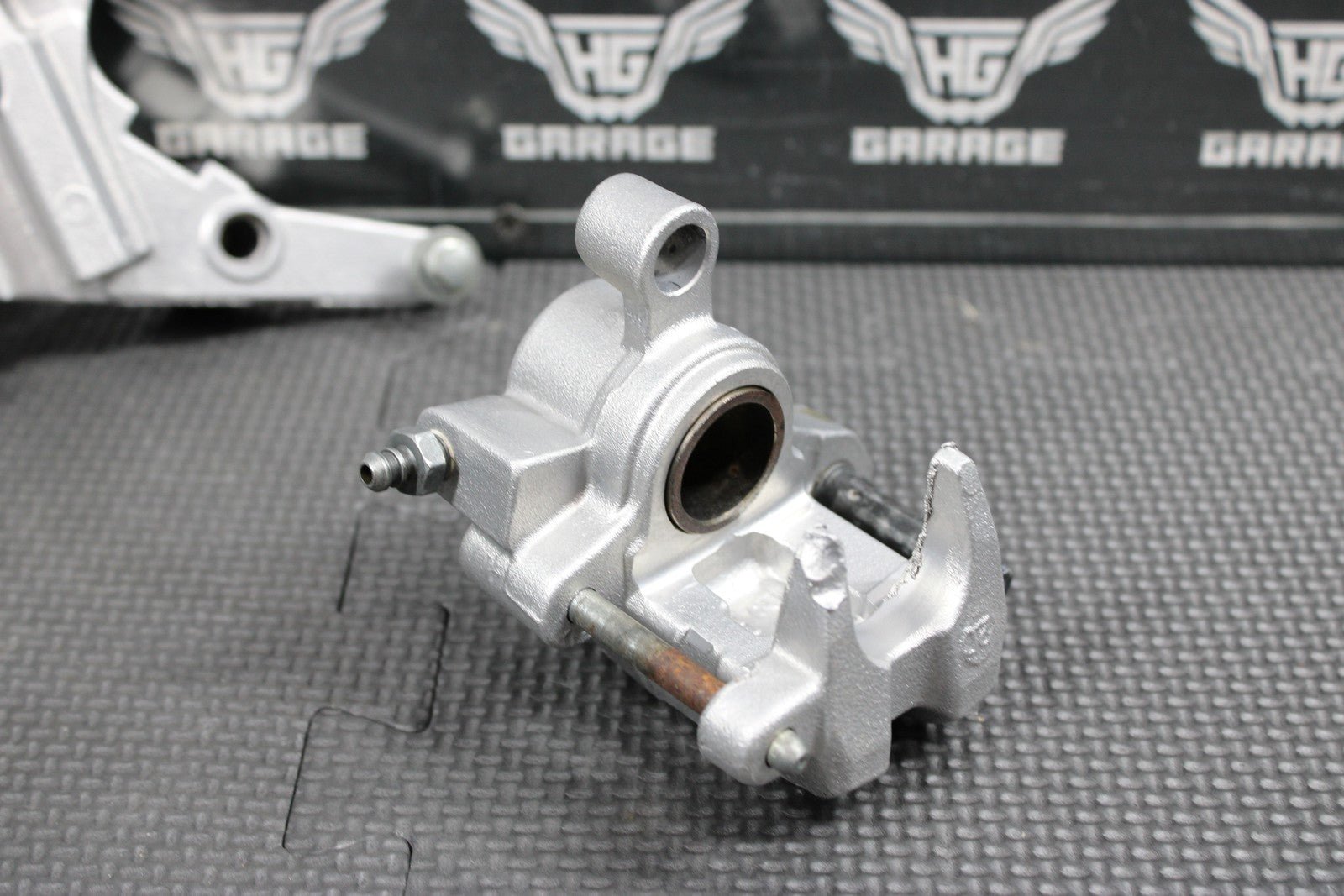 2014 KAWASAKI KX250F 04 - 18 OEM NISSIN REAR BACK BRAKE CALIPER HANGER 43080 - 0230 - hggarage