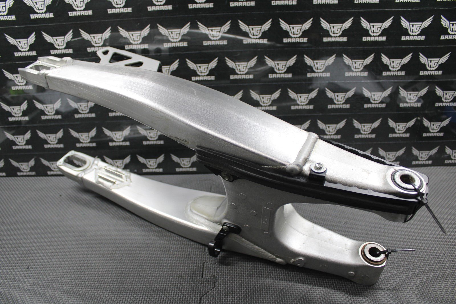 2019 SUZUKI 19 - 21 RMZ250 OEM SWINGARM SWING ARM SUSPENSION 61000 - 46K00 GOOD! - hggarage