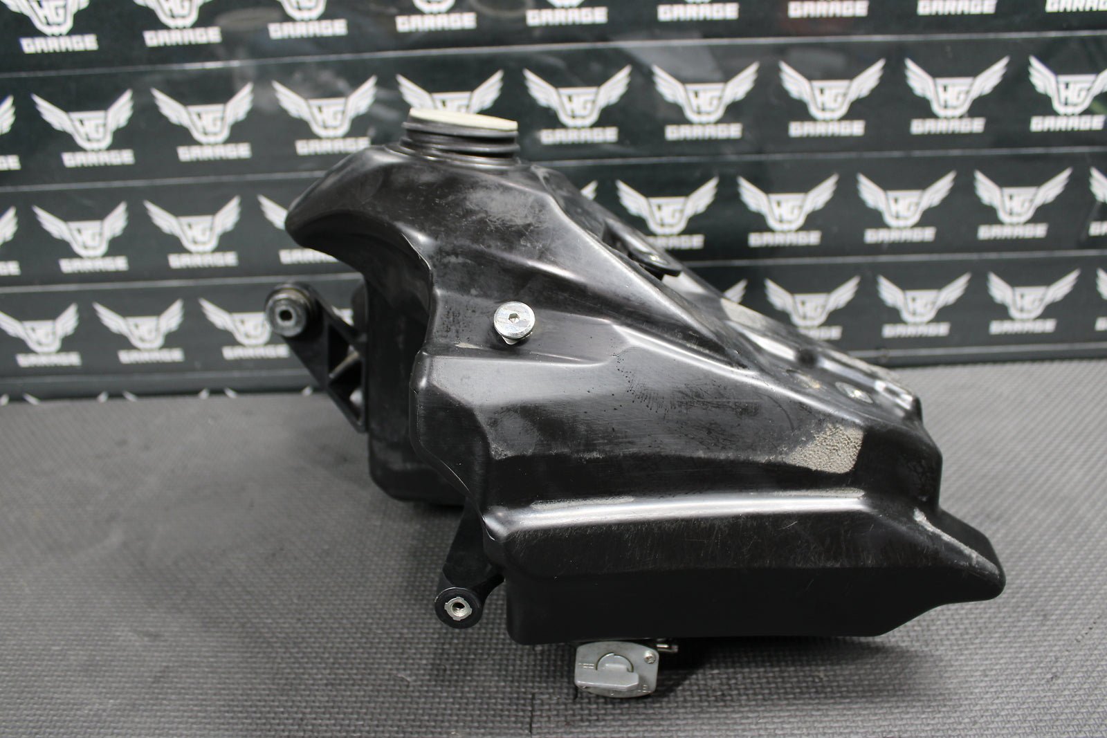 2018 Yamaha YZ65 OEM Gas Fuel Tank Cell Petrol Reservoir BR8 - 24110 - 00 - 00 - hggarage