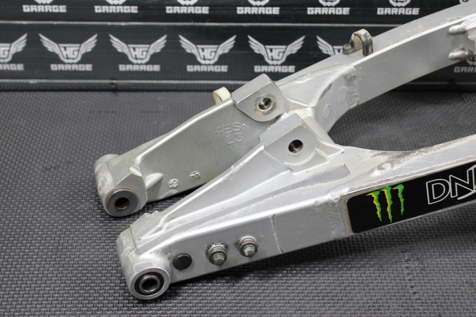 2007 03 - 18 YAMAHA YZ85 OEM SWINGARM SWING ARM SUSPENSION 5PA - 22110 - 00 - 00 - hggarage