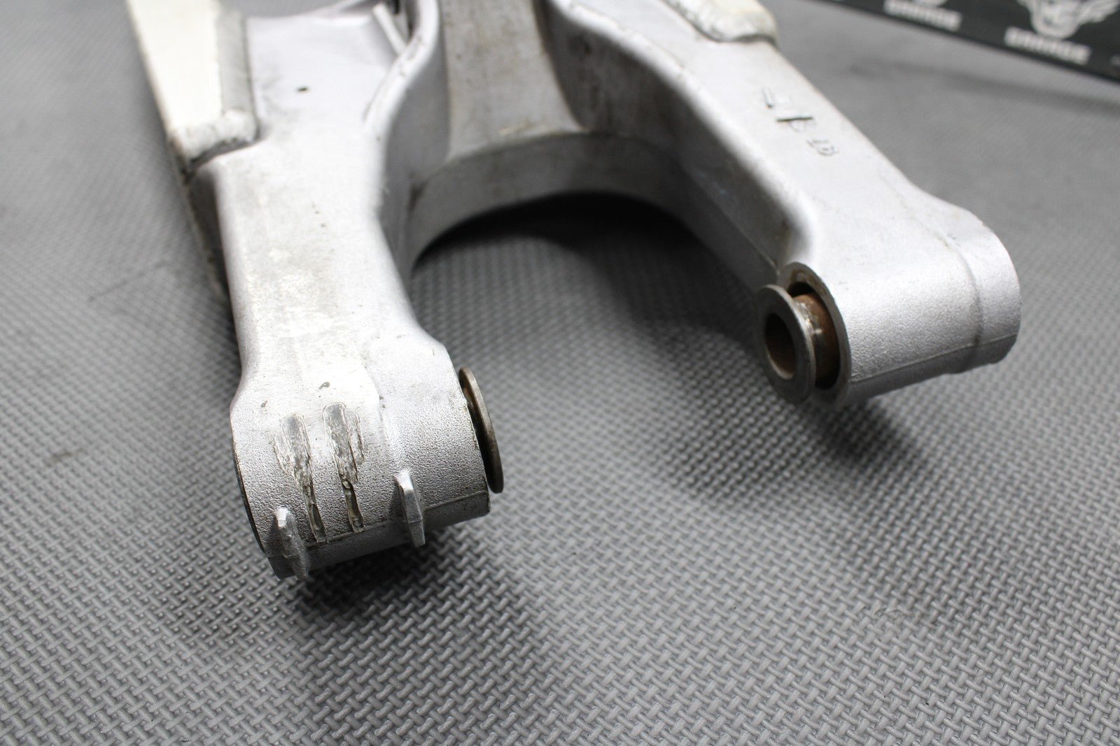 1998 SUZUKI RM125 RM250 MODEL W OEM SWINGARM SWING ARM SUSPENSION 61000 - 37E00 - hggarage