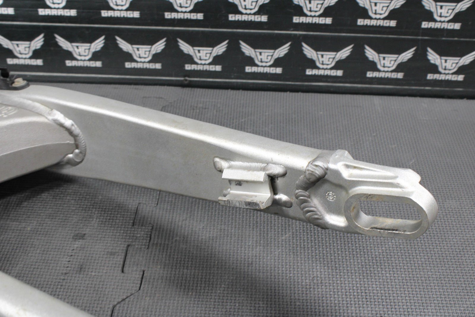 2013 HUSQVARNA TE511 OEM REAR SWINGARM SWING ARM SUSPENSION 8000H3158 READ DESC! - hggarage