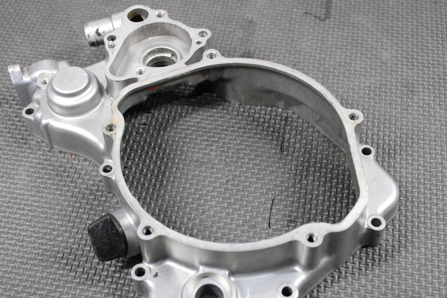 1998 HONDA CR125R 97 - 98 OEM RIGHT SIDE ENGINE INNER CLUTCH COVER 11340 - KZ4 - B00 - hggarage