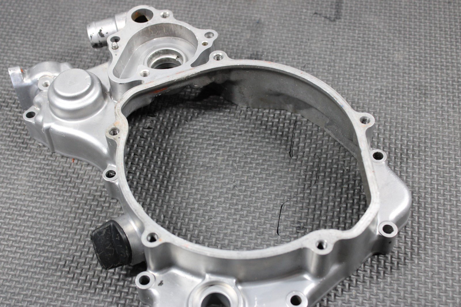 1998 HONDA CR125R 97 - 98 OEM RIGHT SIDE ENGINE INNER CLUTCH COVER 11340 - KZ4 - B00 - hggarage