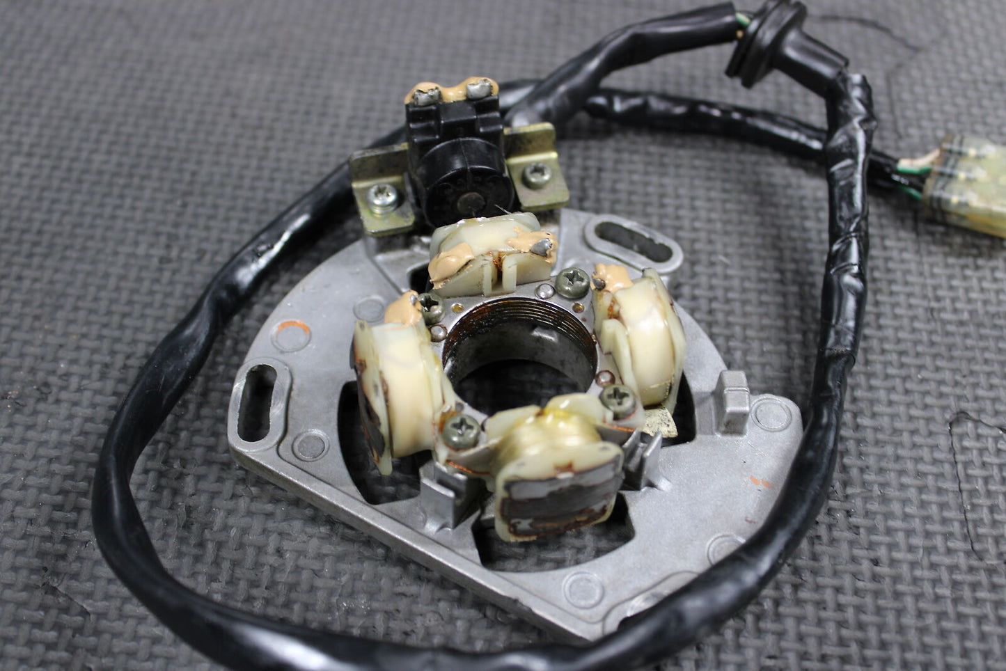 2006 KTM 85SX STATOR MAGNETO GENERATOR ALTERNATOR 46139004000