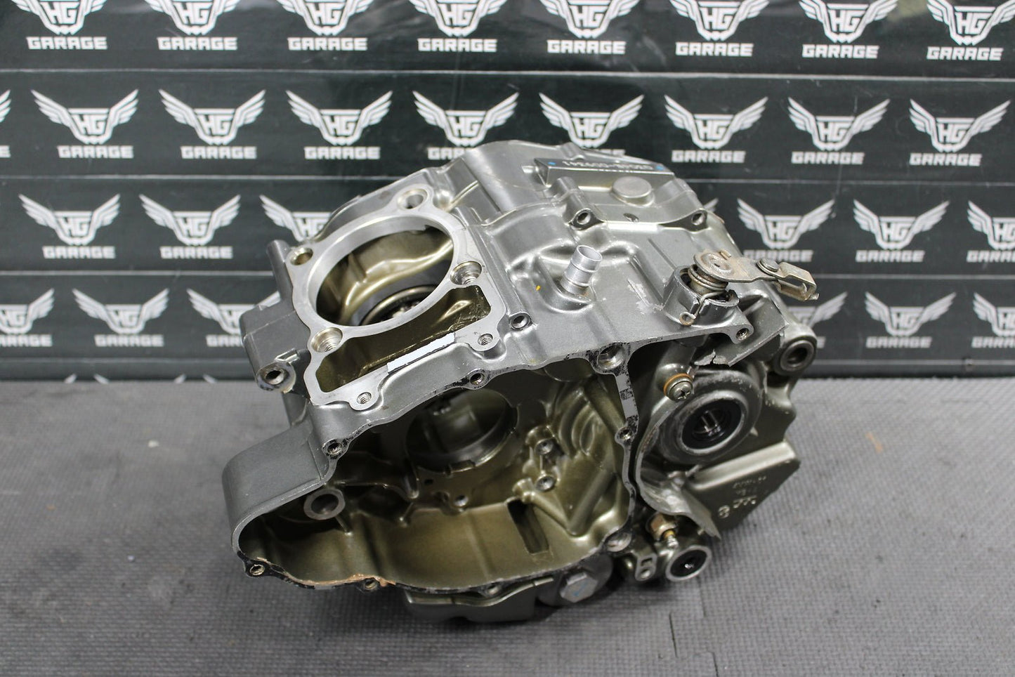 2001 YAMAHA TTR225 OEM LEFT RIGHT ENGINE MOTOR CRANKCASE CRANK CASES BLOCK - hggarage