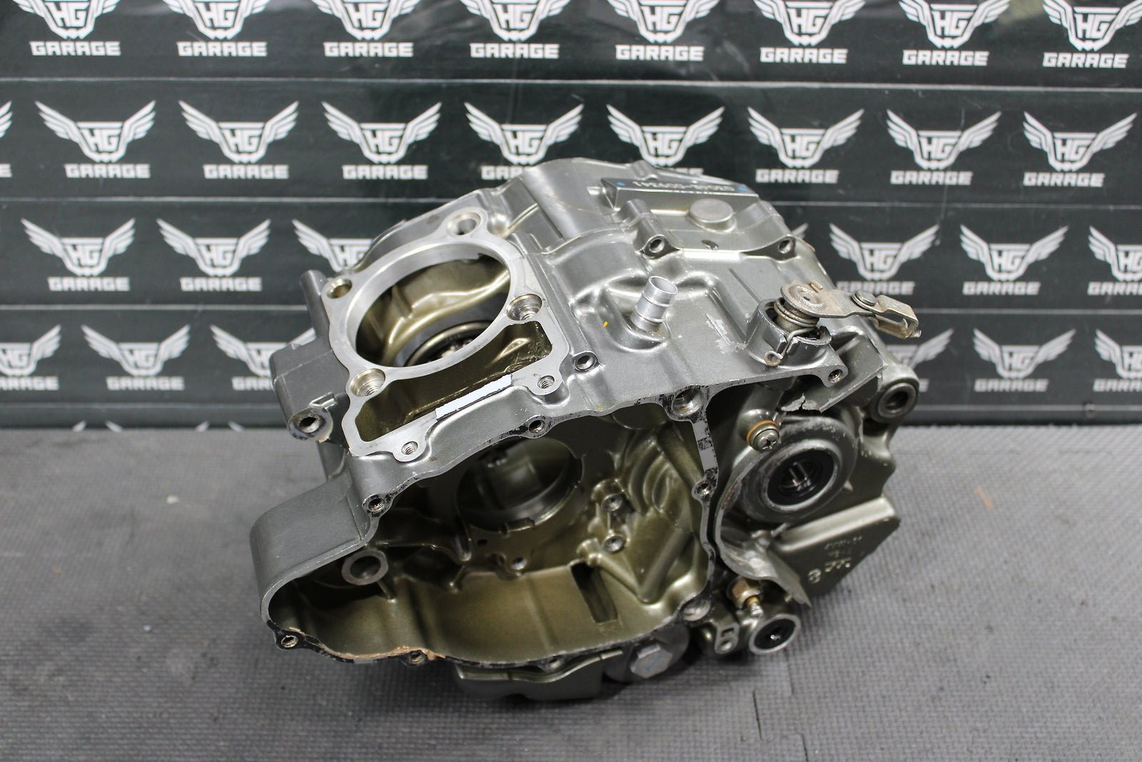 2001 YAMAHA TTR225 OEM LEFT RIGHT ENGINE MOTOR CRANKCASE CRANK CASES BLOCK - hggarage