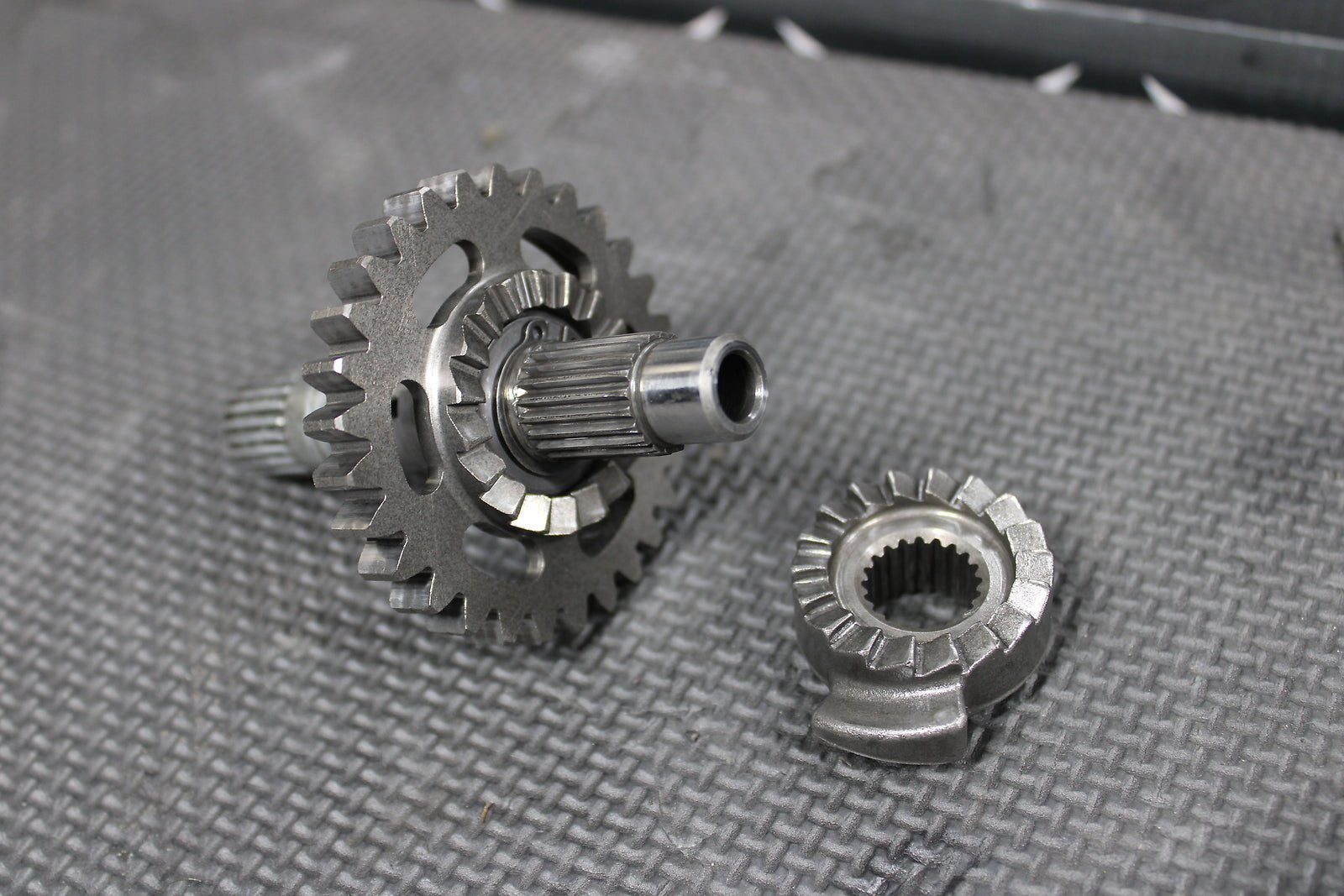 1999 HONDA CR125R OEM KICKSTART KICK START SHAFT W IDLER GEAR 28210 - KS6 - 700 - hggarage