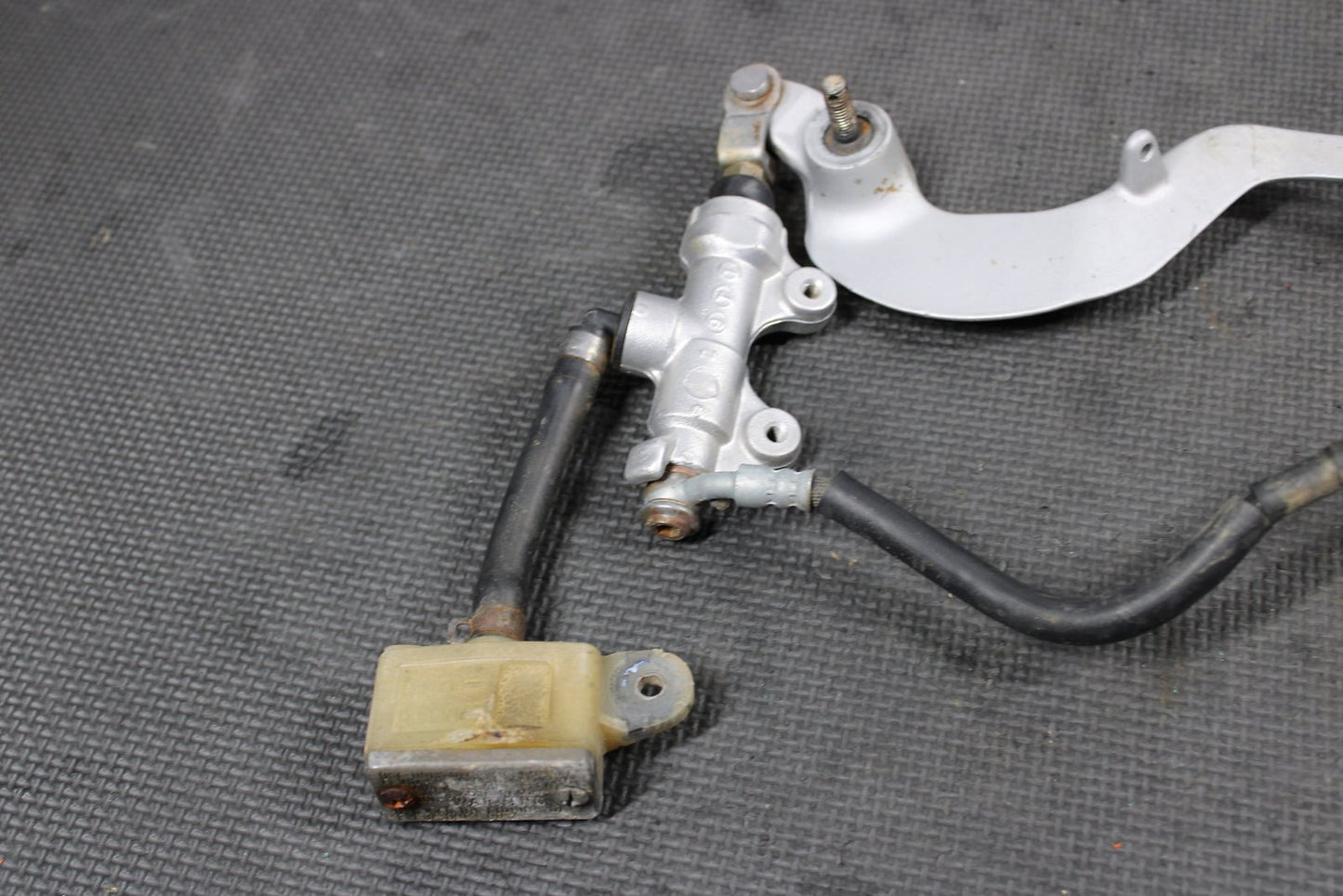 2000 YAMAHA YZ426F OEM REAR BACK BRAKE CALIPER MASTER CYLINDER ASSEMBLY - hggarage