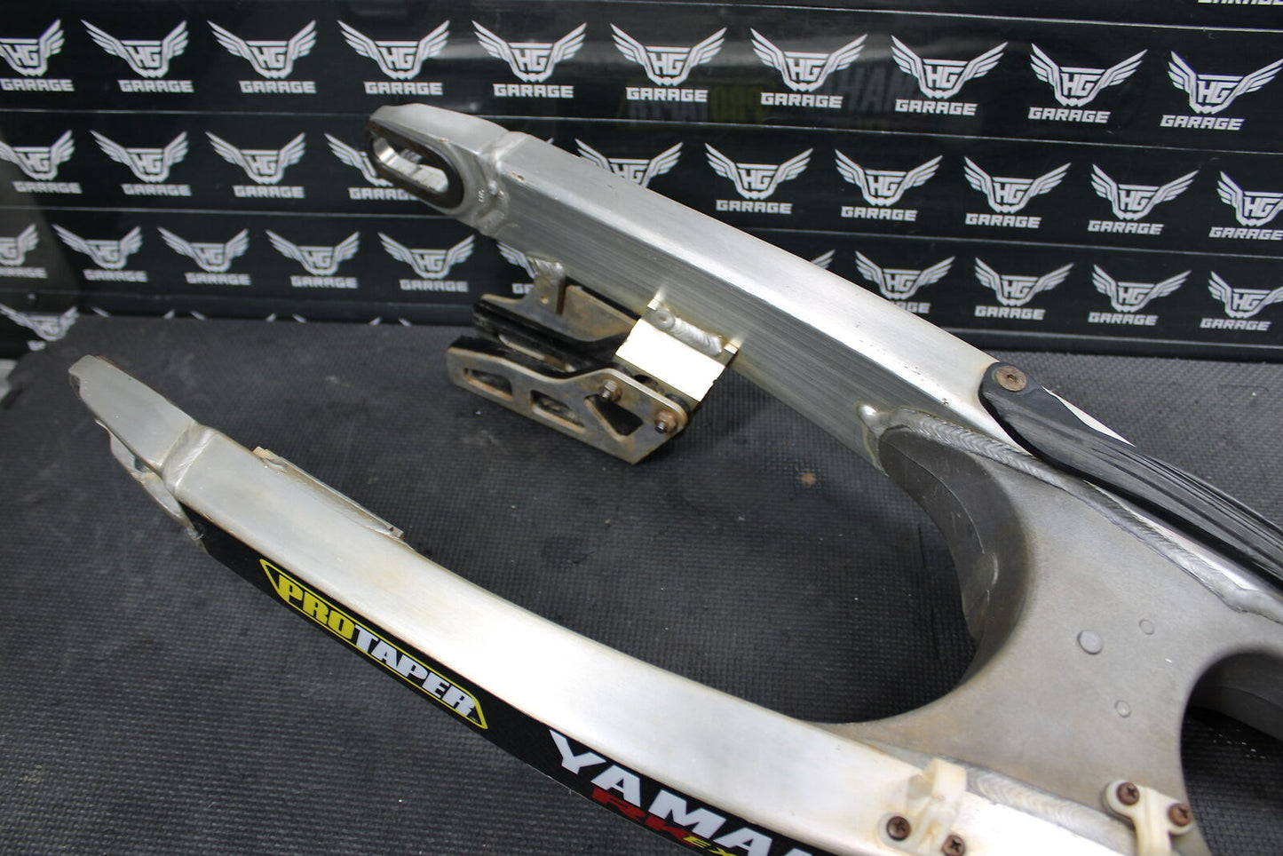 2006 YAMAHA YZ250F OEM SWINGARM SWING ARM SUSPENSION 1C3-22110-50-00