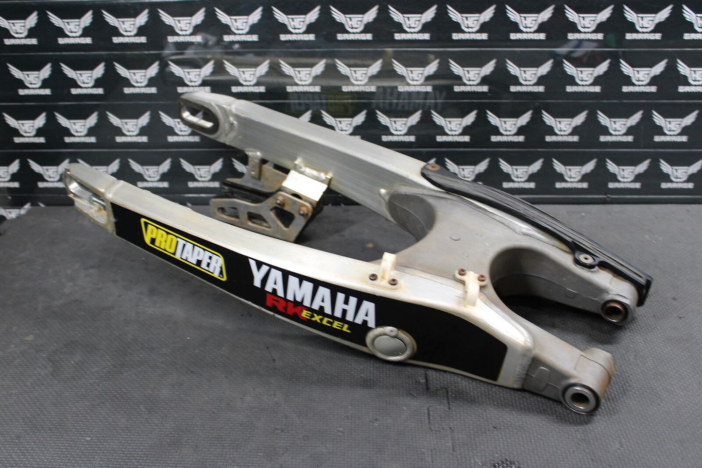 2006 YAMAHA YZ250F OEM SWINGARM SWING ARM SUSPENSION 1C3-22110-50-00