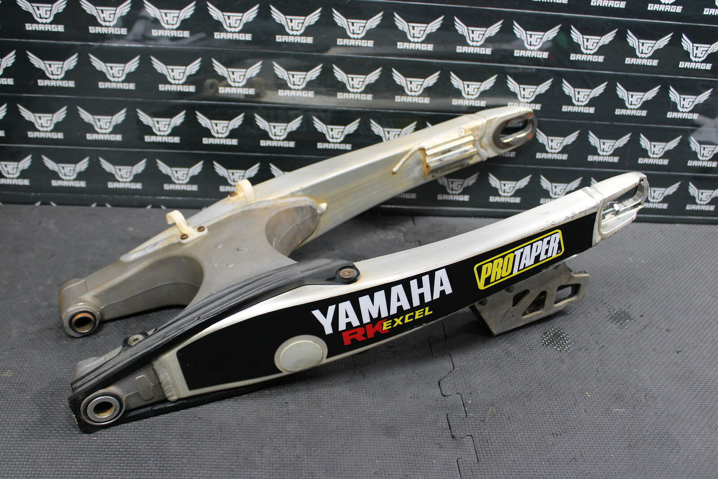 2006 YAMAHA YZ250F OEM SWINGARM SWING ARM SUSPENSION 1C3-22110-50-00