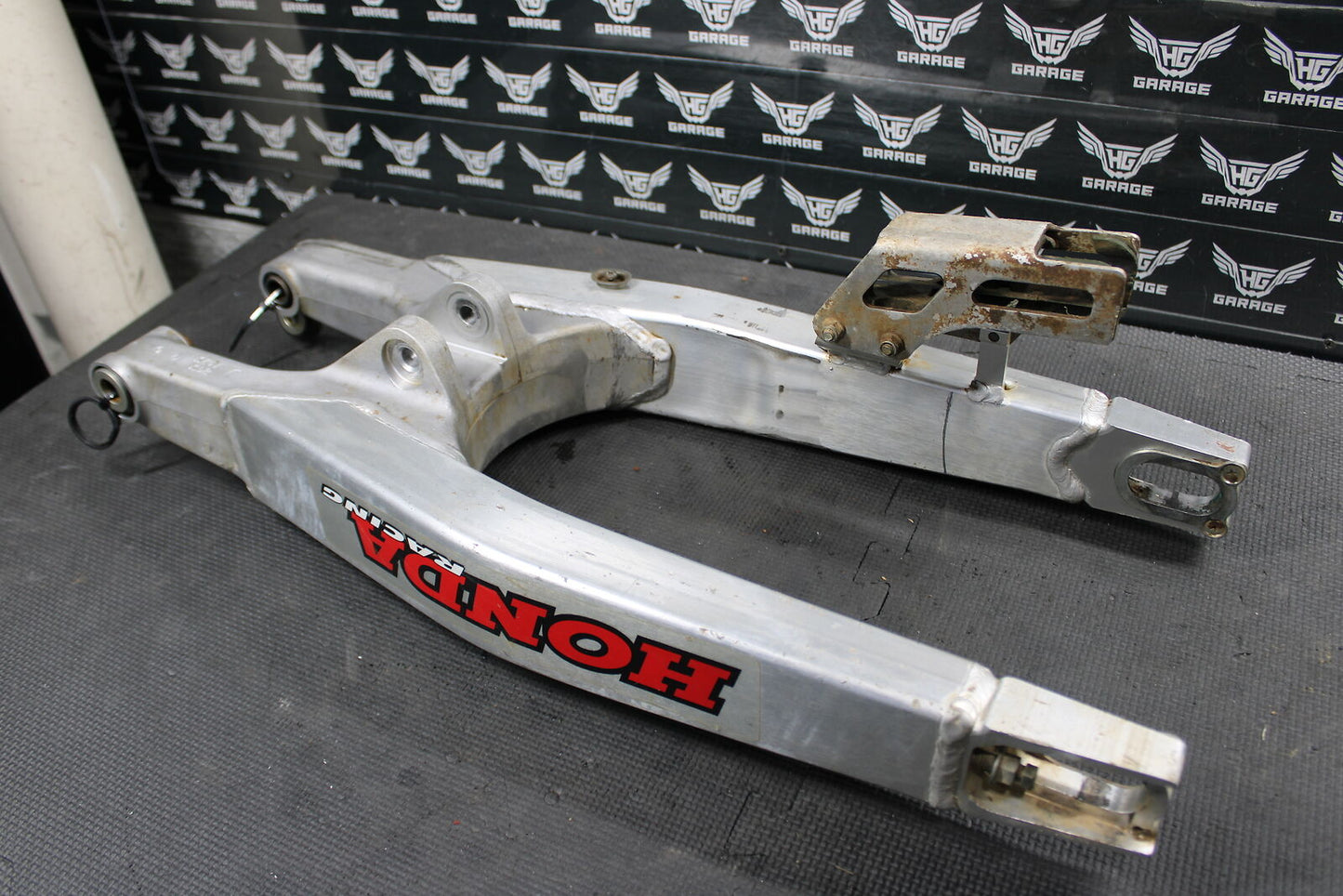 2002 HONDA CRF450R OEM SWINGARM SWING ARM SUSPENSION 52200-MEB-000