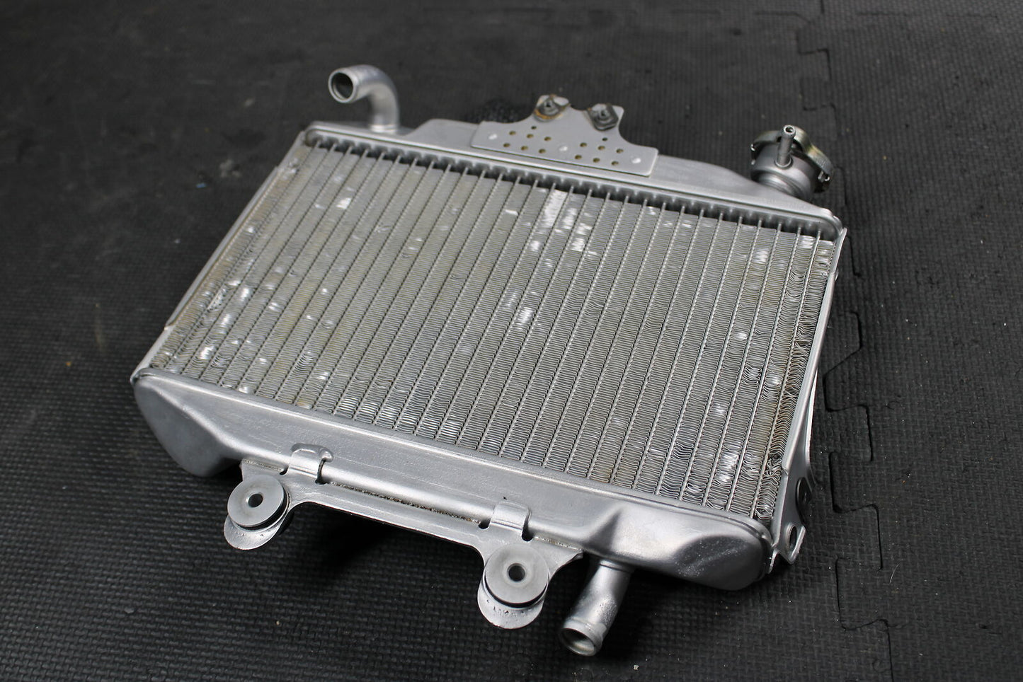 1998 HONDA CR125R OEM ENGINE MOTOR COOLING COOLER RADIATOR 19100-KZ4-A70