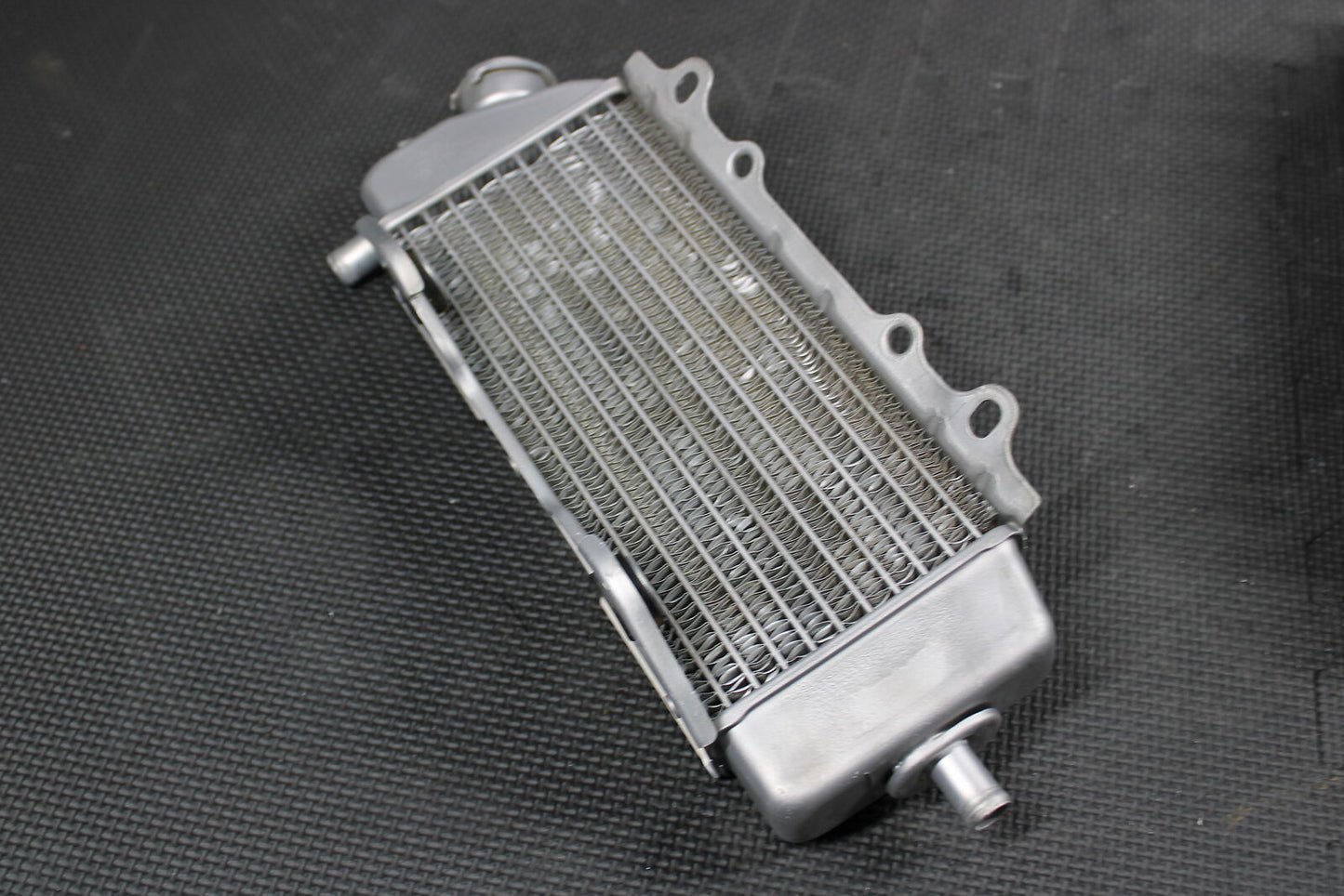 2004 KAWASAKI KX250F OEM ENGINE MOTOR COOLING COOLER RADIATOR MINT! 39061-0