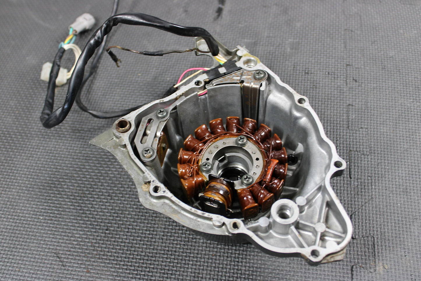 2001 YAMAHA 99-04 TTR225 01-07 XT225 STATOR MAGNETO GENERATOR ALTERNATOR COVER A