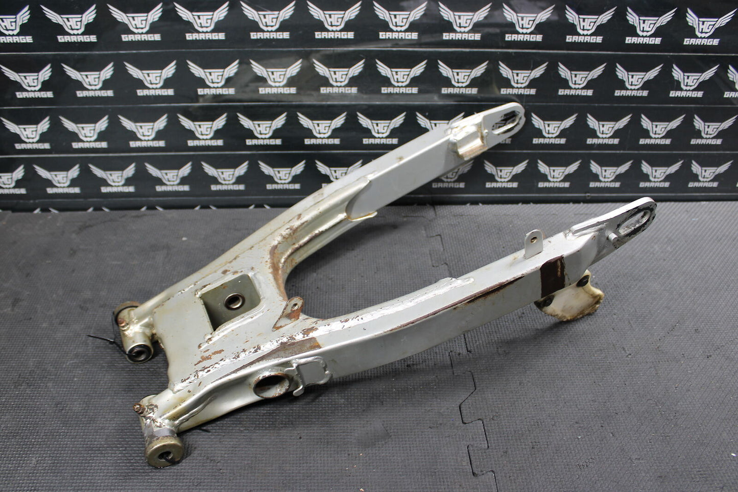 2001 YAMAHA TTR225 OEM SWINGARM SWING ARM SUSPENSION 4VW-F2110-10-35