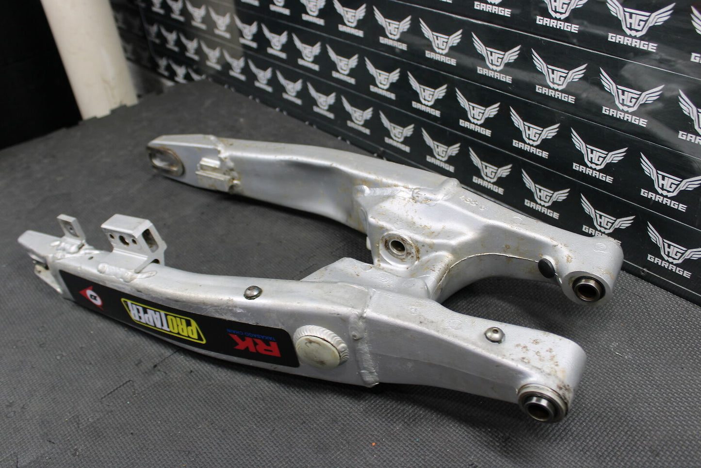 1997 YAMAHA YZ125 YZ250 OEM SWINGARM SWING ARM SUSPENSION ASSEMBLY