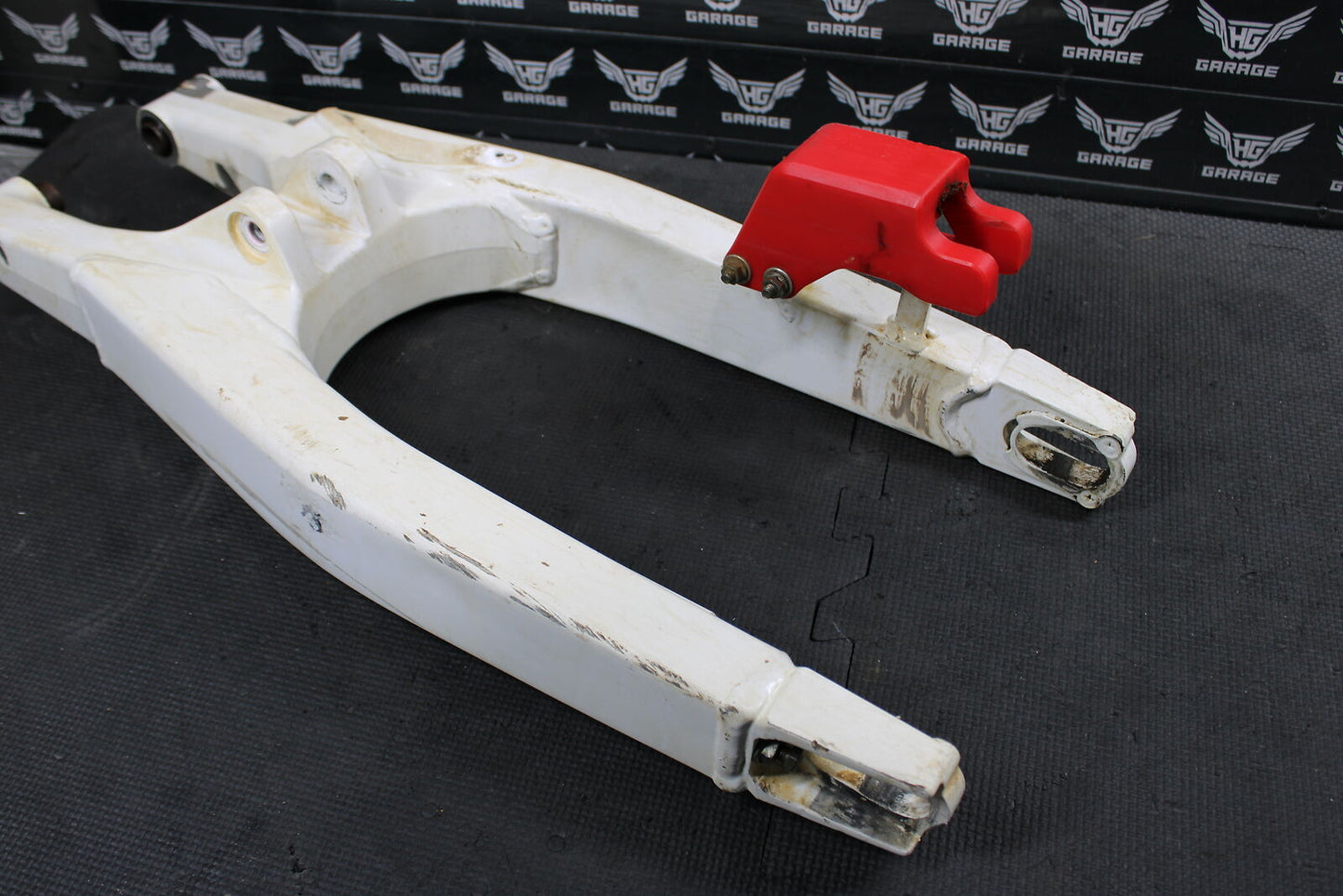 2005 HONDA CRF250R OEM SWINGARM SWING ARM SUSPENSION 52200-KRN