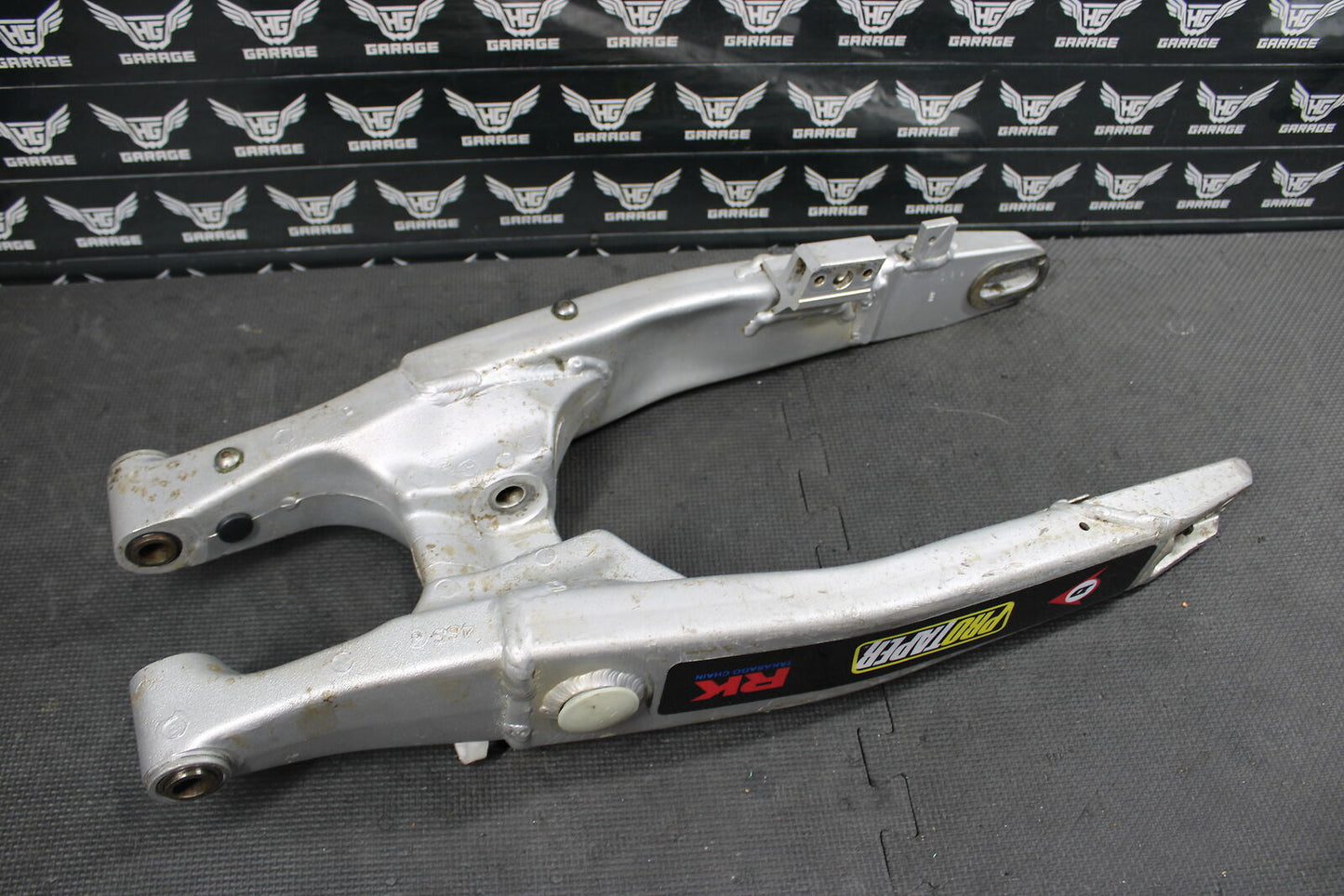 1997 YAMAHA YZ125 YZ250 OEM SWINGARM SWING ARM SUSPENSION ASSEMBLY