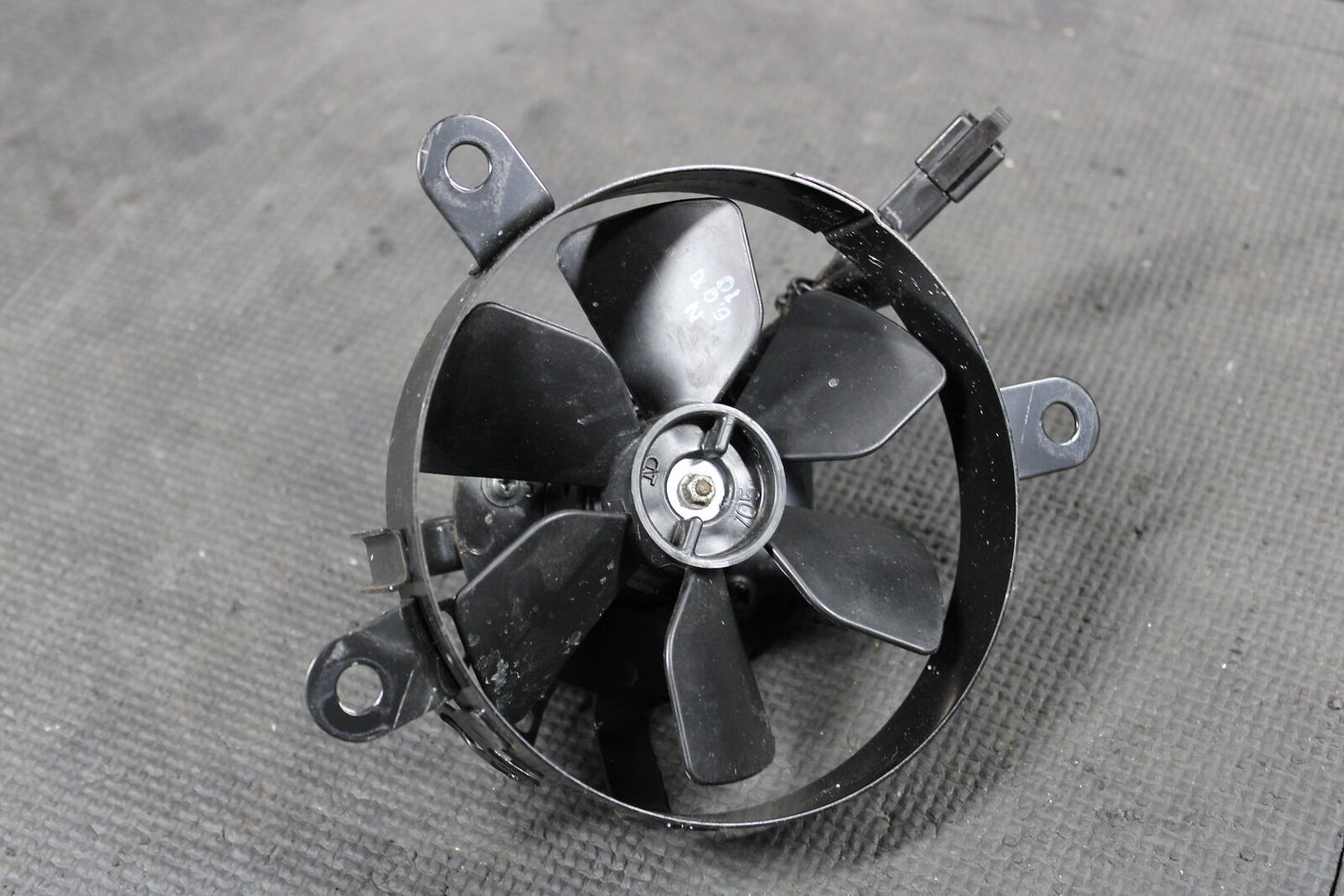 2013 SUZUKI DRZ400SM OEM DENSO RADIATOR COOLING FAN COOLER MOTOR BLADE